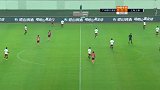 恒大中场长传发动进攻 韦世豪单刀可以越位在先
