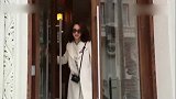 张钧甯最新封面大片给人意想不到的惊喜，置身枯林之中彰显野性美
