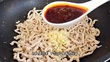 家庭版鱼香肉丝做法，简单又好吃，上桌家人都说太下饭了