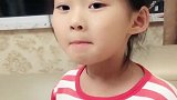 妈妈嫌自己没别人漂亮，闺女竟这样安慰妈妈，太扎心了