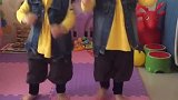 双胞胎小舞娘，只要音乐响起，什么“舞蹈”都是信手拈来