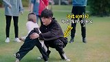 小师父让大张伟蹲下，结果大张伟却跪下了，怎么回事