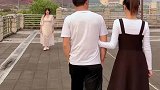 就是这个女人，在老公最困难的时候帮助我们