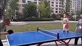 十几年后，小孩变成了乒乓球名将