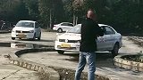 教练是个高危职业，碰上这样的学员，就算八辆教练车都能给弄坏！