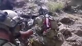 美军士兵巡逻途中遭遇伏击，机枪镇不住反手就掏火箭筒！