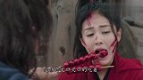 同是吃糖葫芦，鞠婧祎美翻了，白鹿是真爱，她吃糖葫芦最没礼貌