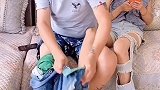 这才叫夫妻，俩人好到穿一条裤子攀登之子摘星之路  重庆万科