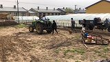 农民王小：大姐夫成教练，一个拖拉机3个女人，笑声满院子