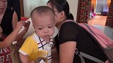 美国夫妻喜欢收养中国孤儿，这次他们来收养第2个中国儿子