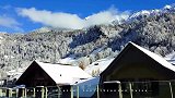 航拍劳特布伦南，瑞士美丽的村庄，冬天的样子