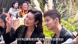 鹿晗刘雯出席活动同框，两人合影比剪刀手，俊男美女似豪门姐弟