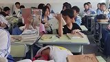 坐在第一排的学生，上课也不知道收敛