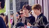 音乐节当志愿者的是要看颜值的吗 这也都太帅了吧 帅哥 音乐节