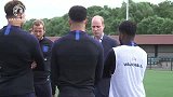 为维拉物色球员来了？威廉王子造访英格兰训练基地 与凯恩谈笑风生