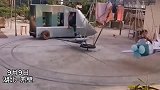 在自家院子里自建游乐场有和谐号动车和小飞机等