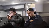 人性测试：假装睡着靠在路人肩上睡觉,人们都会有怎样的反应呢