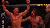 UFC经典对决！全程对拳拉满两败俱伤满脸是血