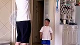 男孩一波操作惊呆舅舅