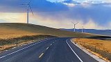 一部车，金色草原风车公路，自由自在