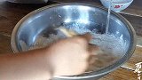 甘肃特色美食揪面片，小娟烩了一大锅面片滑嫩，色香味俱全
