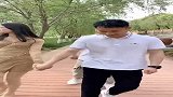 看你们以后逛街还牵手不