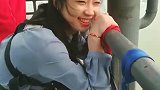 小姐姐太会演了，蹦个极就像上刑场一样，看到最后我快笑疯了！