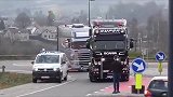 奥迪带爆闪又怎么样，我公路之王难道没他帅嘛