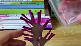 将营养液倒树模型上，等候其开花