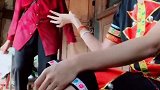 云南山歌持续更新，姑娘唱山歌，奶奶在后面跳舞抢镜！