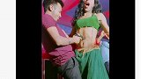 走火怎么办？印男子婚礼上用枪对准女舞者腹部共舞，引发争议