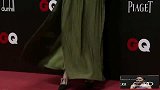 欧阳娜娜亮相红毯，抽绳墨绿开叉连衣显高有显瘦