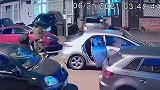 英国：一伙盗贼一夜偷走同一条街上六辆汽车的催化器