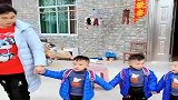 三胞胎逃学被妈妈追着打，三胞胎的反应是这样的！