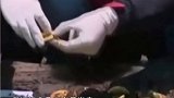 据考古专家鉴定:金饼上的花纹，是几千年前的文字，属于战国期燕国皇室物品，金饼和青铜器现珍藏在南京博物馆！热门