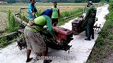 中国拖拉机出口到国外，竟然被老外这样使用，看完发现太有才了