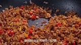 把鸡蛋液直接倒进米饭里面，出锅以后满屋飘香，太好吃啦