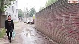 母亲带150万银行卡上门，儿子把她当疯子赶走，儿媳做法感人