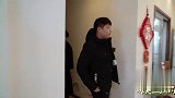 二货夫妻外出旅游留字条防小偷，不料回家后小偷反送五万