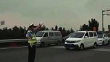 看似赛车场，实则郑州解封，场面有点热血沸腾！