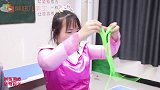 学生买粘土不带胖妞，没想胖妞变成了纸片人整蛊学生，太逗了