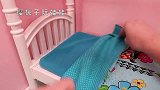 一起给芭比娃娃布置一间双层床娃娃屋，粉粉嫩嫩的颜色太喜欢了！