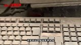 搞笑视频：想当年这电脑 可是要穿鞋套才能参观的