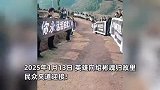 重庆小伙跳江救人牺牲，奶奶崩溃泣不成声：我把你背大，现在却只能抱你的照片