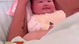 爸爸带娃时有多轻松宝宝满眼都是爸爸，爸爸满眼都是游戏
