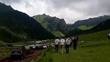 让你难过的事情。总有一天，你会笑着把它说出来。