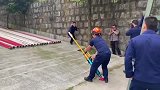 山西消防员的“迫击炮”看着好好玩，这威力不容小视。