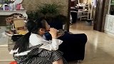 离上学时间还有三十分钟，一碗饭还没有吃完，反正我也不着急！