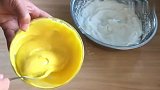 面粉里面加2个鸡蛋，简单一做，蓬松绵软，好看好吃，孩子很喜欢
