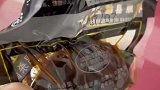 男子认为五香蛋是假鸡蛋，里面用的是冷冻蛋黄
